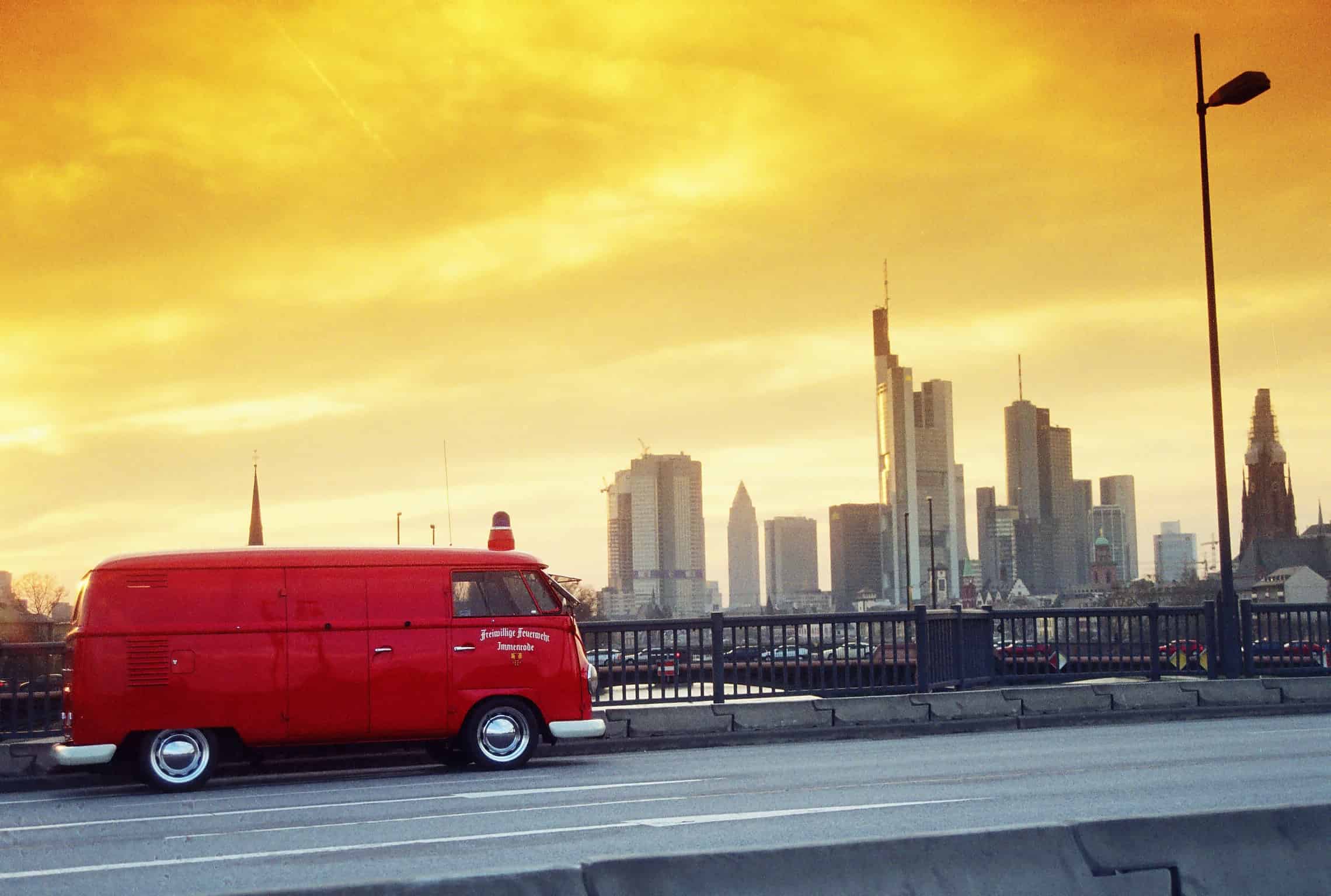 Backgound image of Feuerwehr_vor_Skyline.JPG